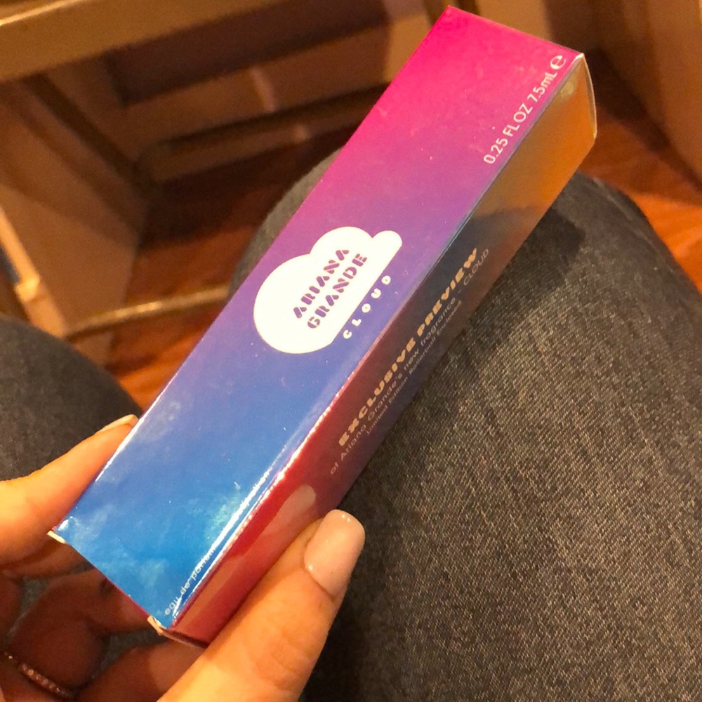 Ariana grande cloud roller BOX ONLY